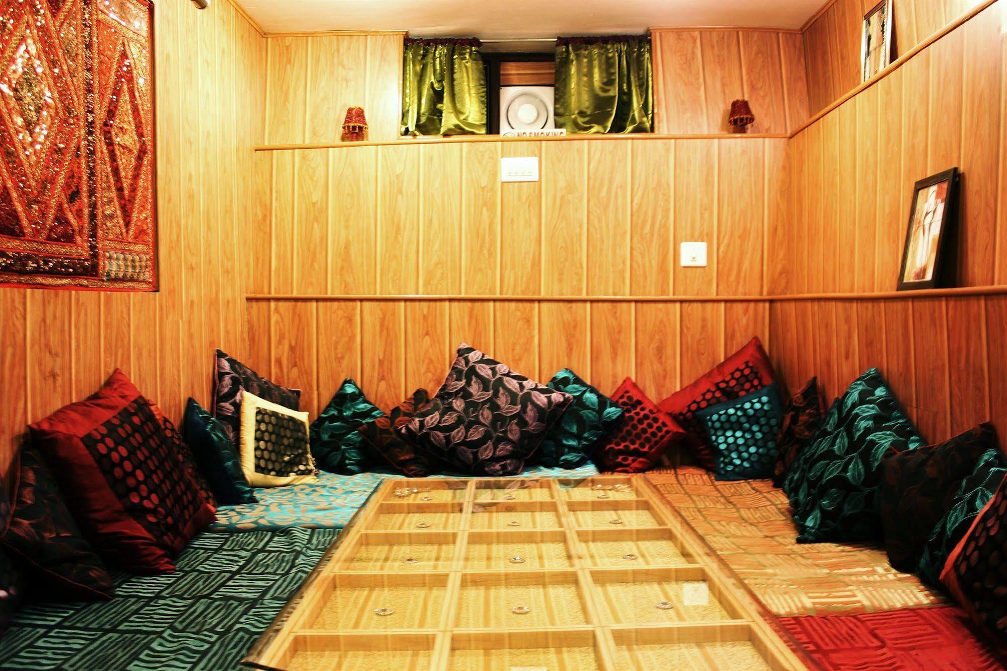 Hotel Walisons Resorts Srīnagar Dış mekan fotoğraf