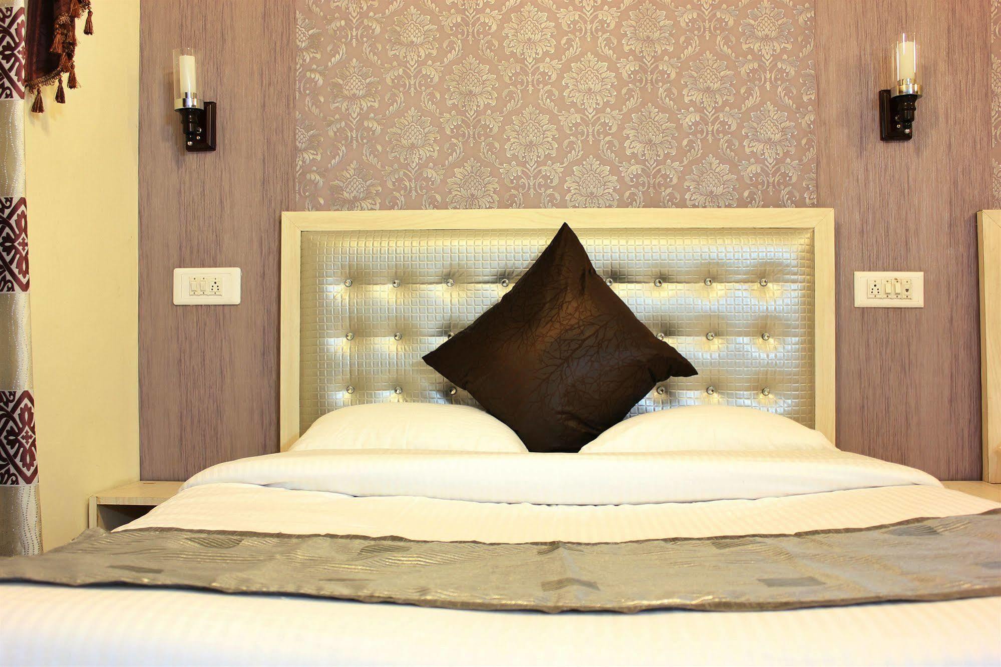 Hotel Walisons Resorts Srīnagar Dış mekan fotoğraf
